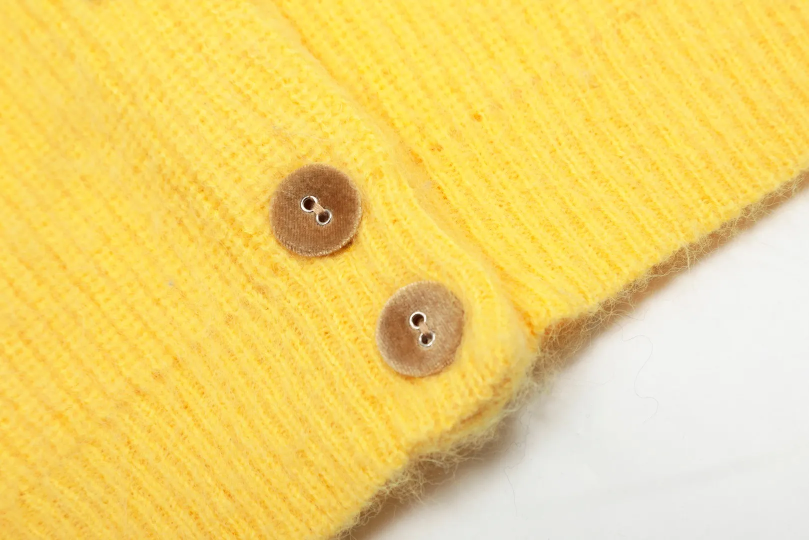 VIVI145# vivienne west wood 25 spring new style three-color wool embroidered design cardigan, three-color turmeric, three-color hemp gray Size: 1 yard (90-110 pounds) 2 yards (110-130 pounds) 3 yards (130-150 pounds) Color: gray yellow pink